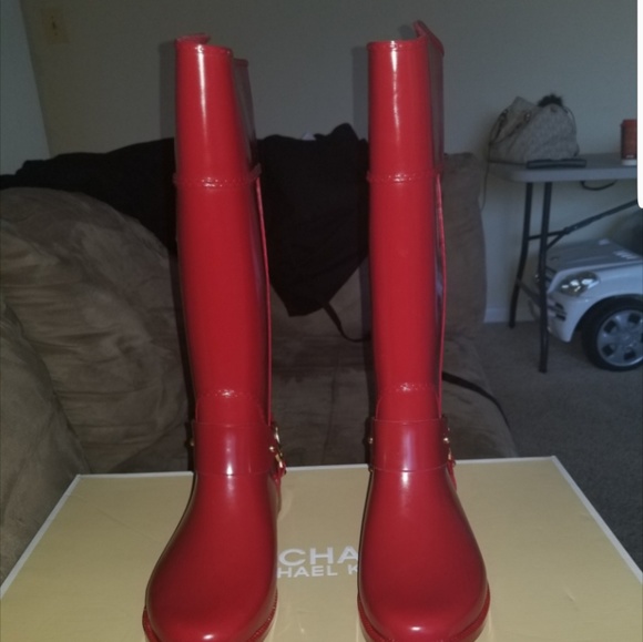 🔥MICHAEL KORS🔥 RED RUBBER RAIN BOOTS - Picture 2 of 8